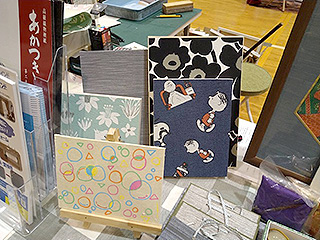 壁紙（クロス）で作った壁掛けボード